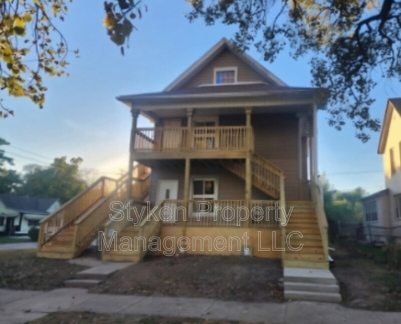 Primary Photo - 283 E Birch St