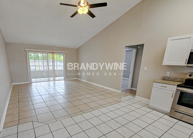 Building Photo - **1 MONTH FREE HOLIDAY SPECIAL!!** Market ...