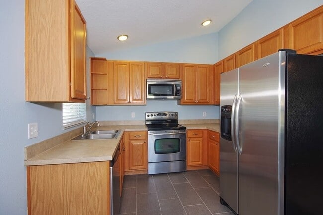 Building Photo - 215 1st St