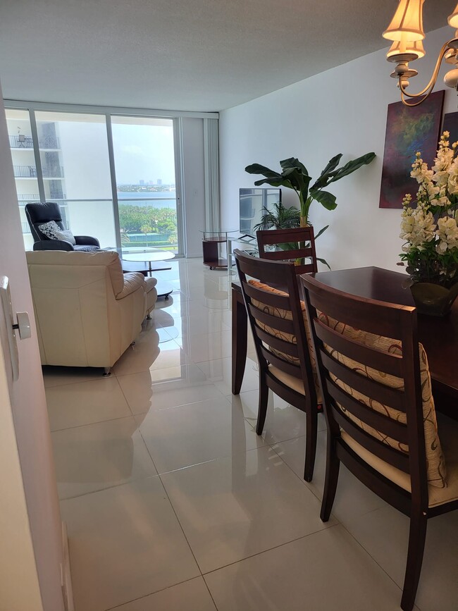 Foto del edificio - 5440 N Ocean Dr