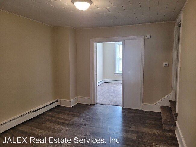 Foto del edificio - 3 br, 1.5 bath House - 41 S. Earl St.