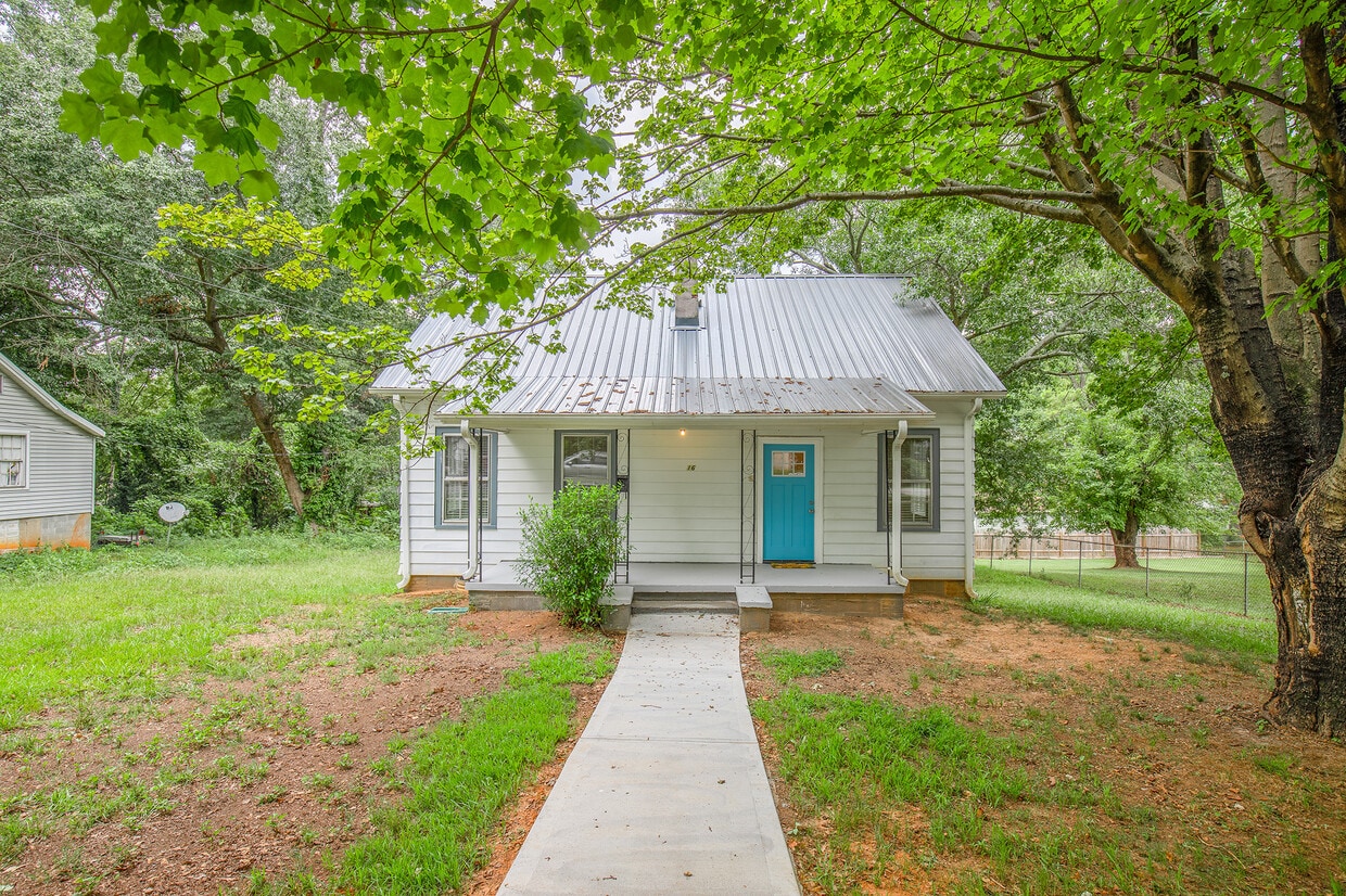 16 Wallace St, Greenville, SC 29605 House Rental in Greenville, SC