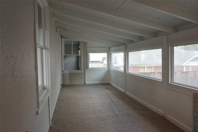 Building Photo - 1906 Ridgewood St