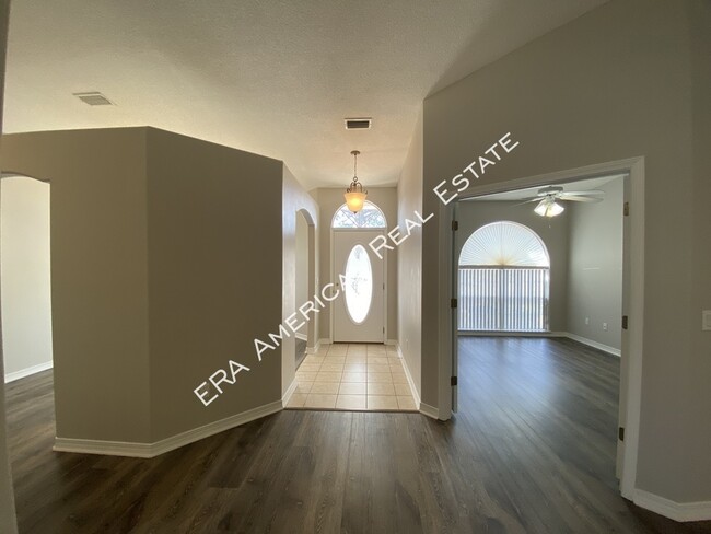 Foto del edificio - 2110 Bahama Dr