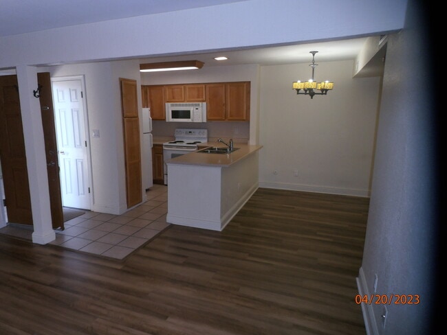 Building Photo - 2881 Huntington Blvd