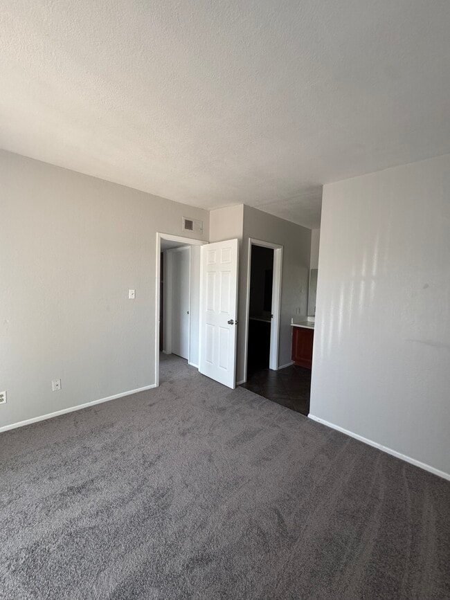 Master - 5757 W Eugie Ave