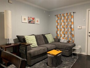 Building Photo - 407 E 45th St