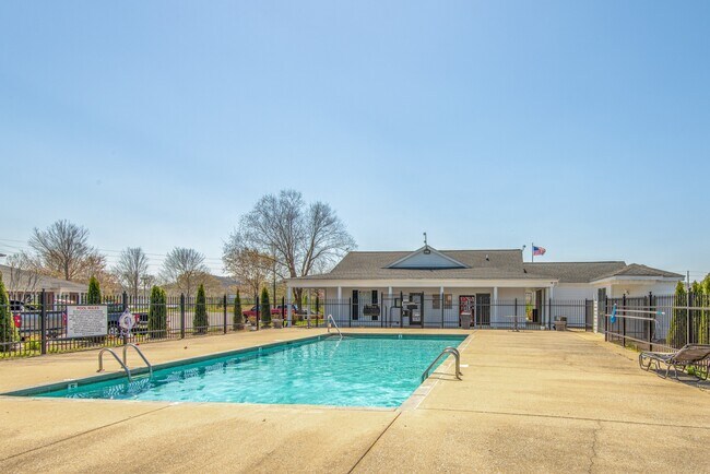 ¡Hola verano! ¡Qué piscina tan bonita! ¡Ideal para tomar el sol! - 2121 Hwy 12 S