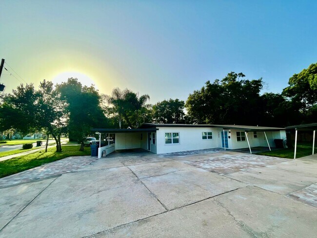 Foto del edificio - 126-132 E Harding St