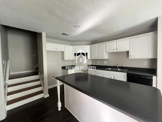 Building Photo - 903 Divi Ln