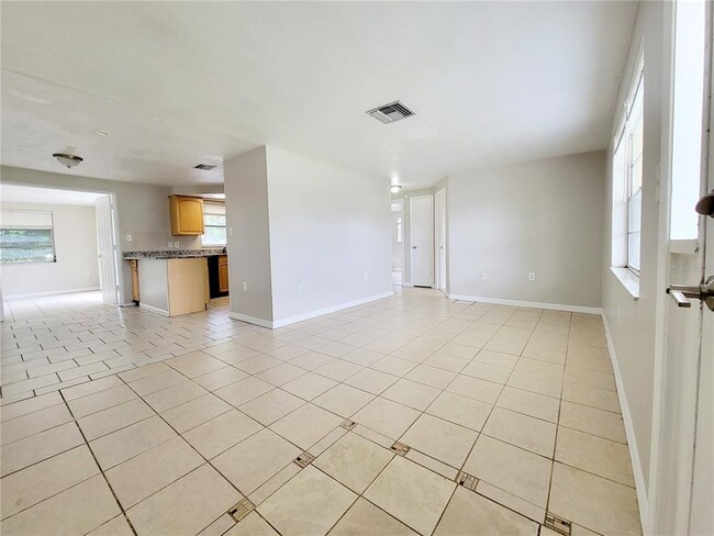 Foto del edificio - 7341 Mayfield Dr