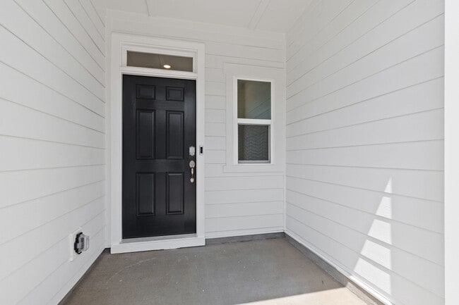 Building Photo - Modern 3-Bedroom Townhome Near Downtown Du...