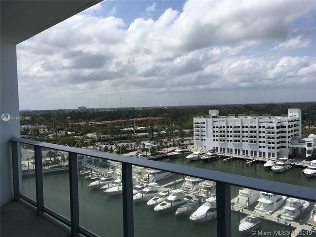 Foto del edificio - 17111 Biscayne Blvd