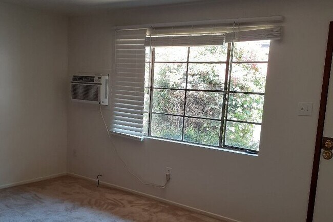 Foto del edificio - 4951 Olivewood Ave