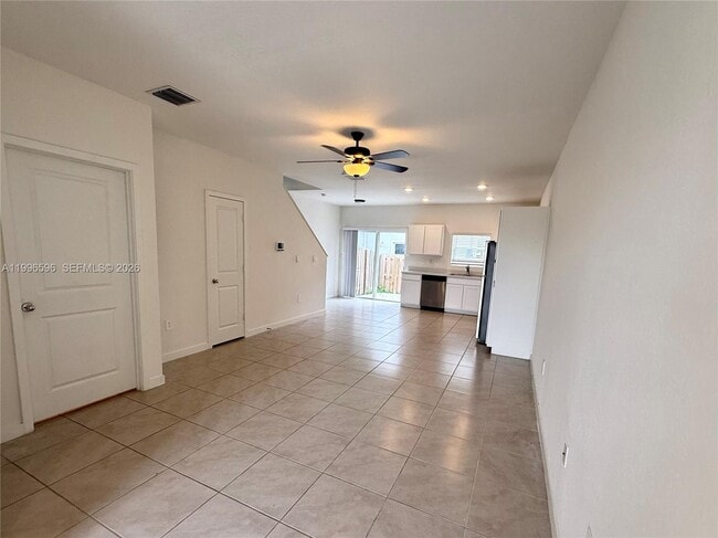 Foto del edificio - 235 NE 3rd Ave