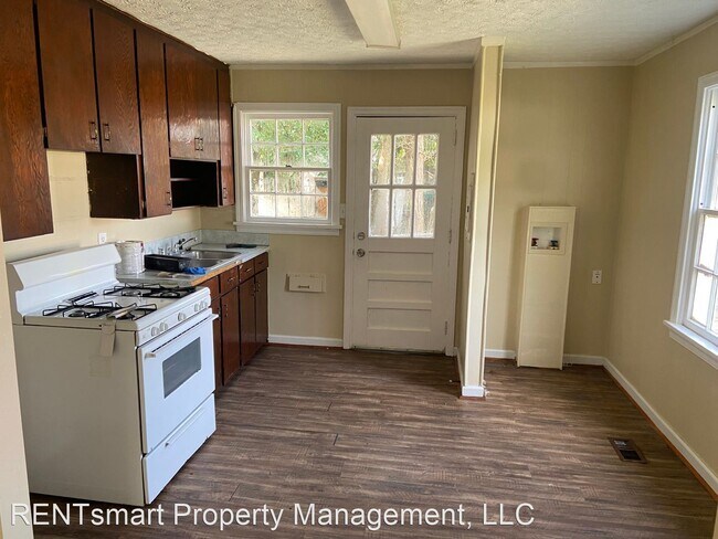 Building Photo - 2 br, 1 bath House - 3842 North Linden Drive