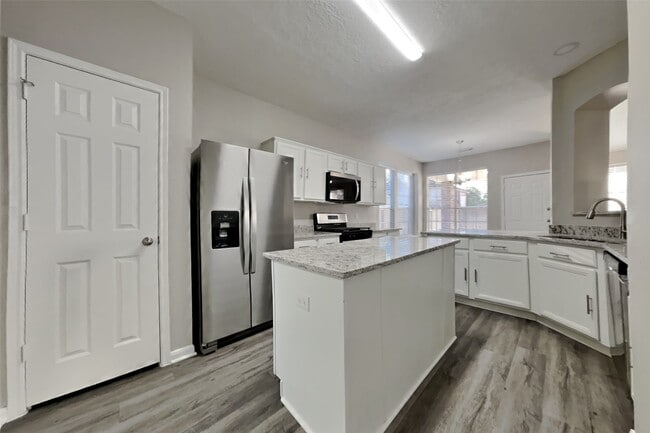 Building Photo - 7022 Echo Pines Dr