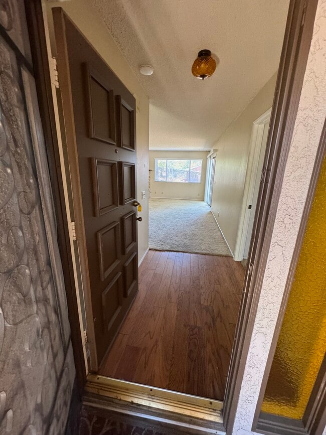 Building Photo - 330 Ivy Ln