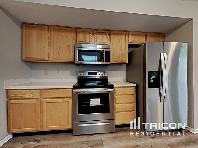 Foto del edificio - 619 Sweet Creek Dr