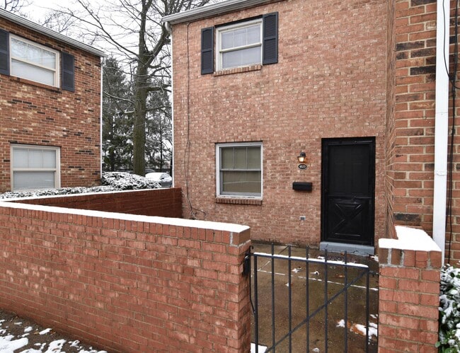 Building Photo - 4820 Merrifield Pl