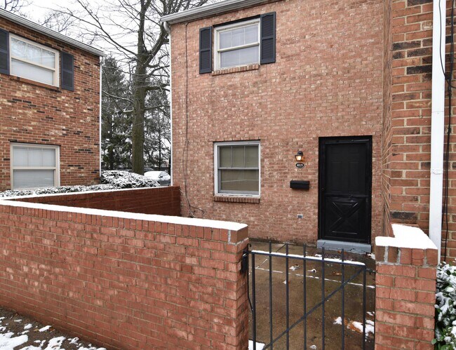 Foto del edificio - 4820 Merrifield Pl
