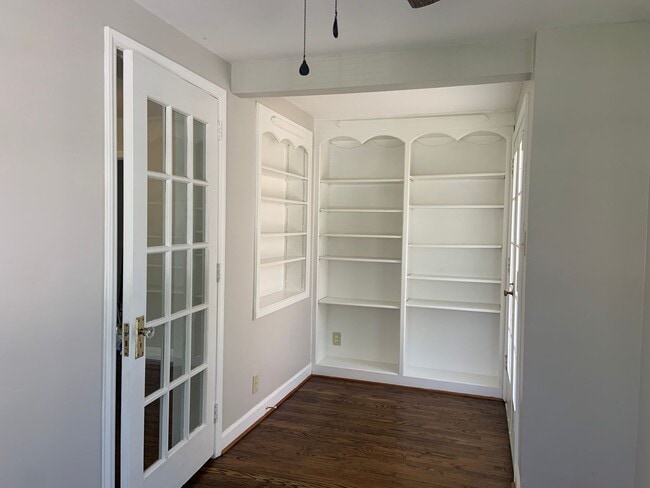 Building Photo - Kirkwood 2 BR convenient to shopping