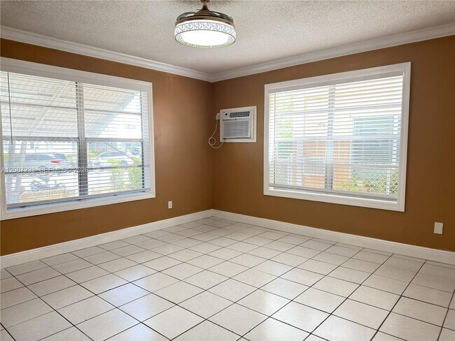 Foto del edificio - 7336 Carlyle Ave