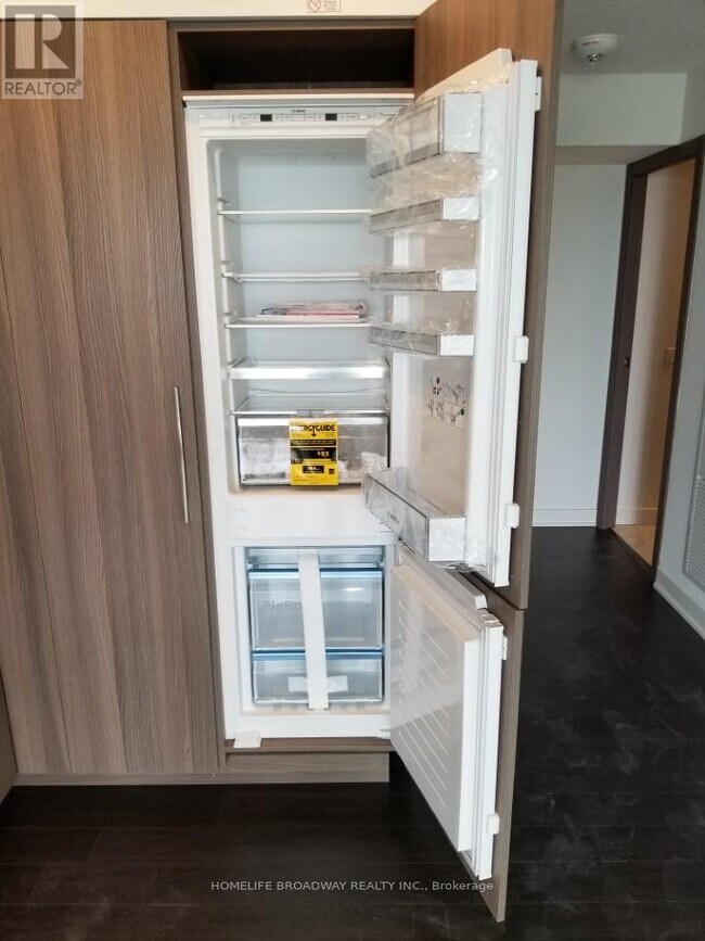 Building Photo - 17 Bathurst St