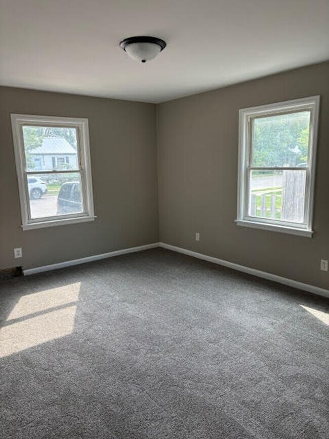 Building Photo - 3 Bedroom House in St. Cloud!