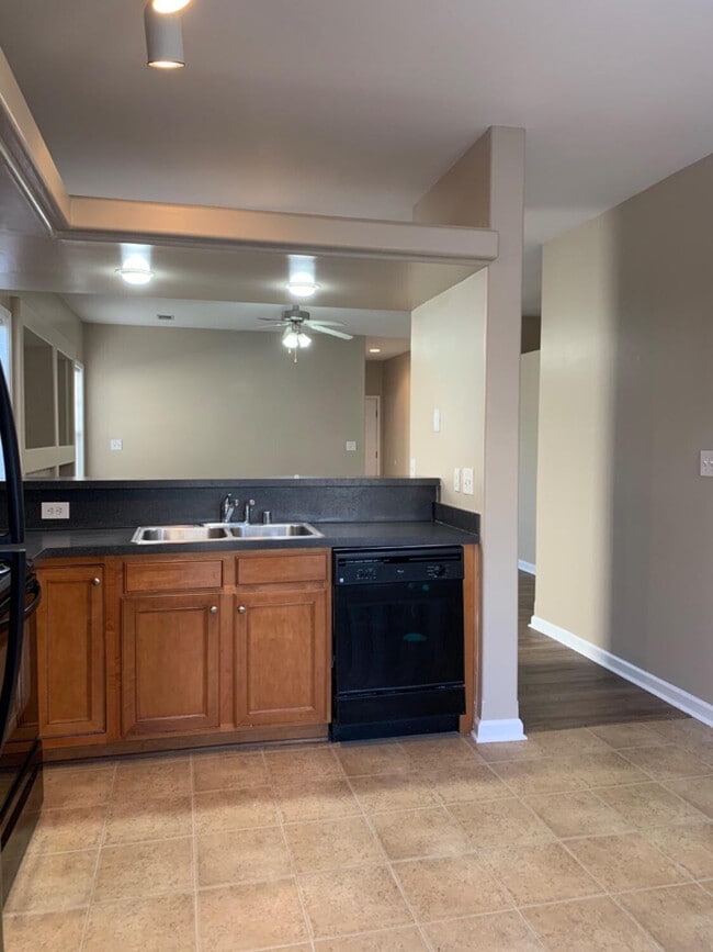 Building Photo - 107 Sea Pines Way