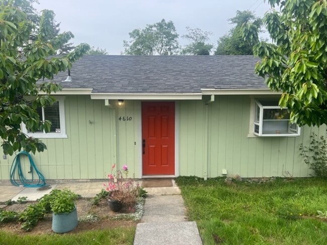 Foto del edificio - Pet Friendly! Incredibly charming home wit...