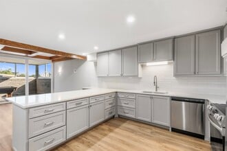 Building Photo - 3141 Bissonnet St