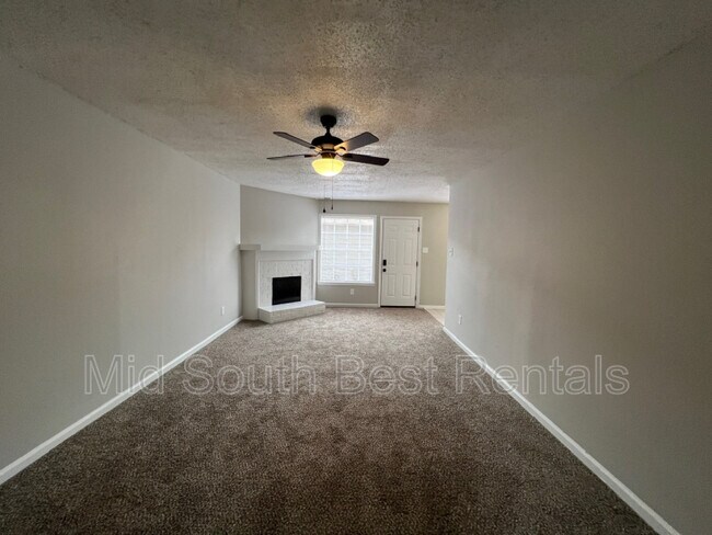 Foto del edificio - 3156 Tulip Poplar Dr