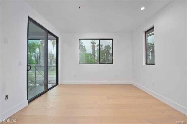 Building Photo - 2 br, 2.5 bath House - 17451 Bullock Street