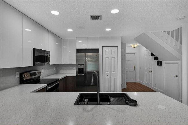 Foto del edificio - 744 NW 42nd Pl