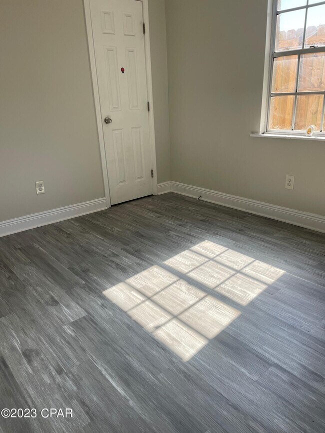 Foto del edificio - 1925 W 27th St