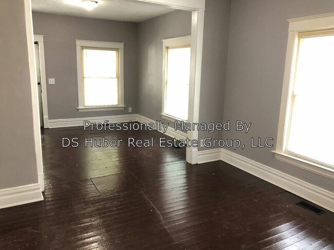 Building Photo - 511 S Hosmer St