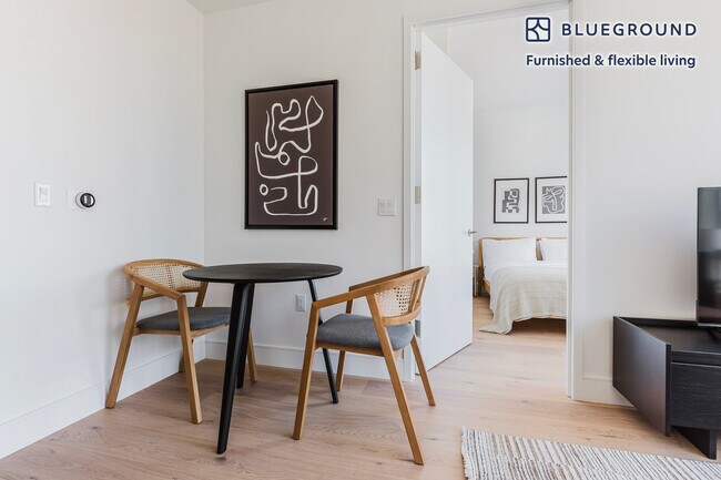 Foto del edificio - 312 W 43rd St