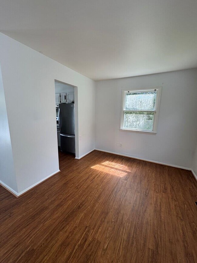 Foto del edificio - 33162 Chincoteague Rd