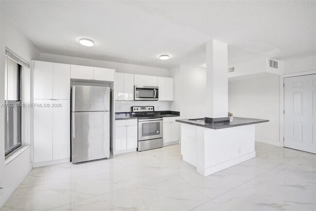 Foto del edificio - 2324 S Cypress Bend Dr
