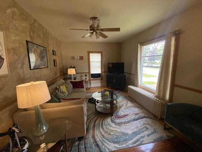 Building Photo - Spacious 1 Bedroom Upper Duplex Near Downtown Eau Claire - Available October 1st!
