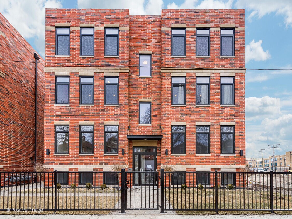 Primary Photo - 2116 N Natchez Ave