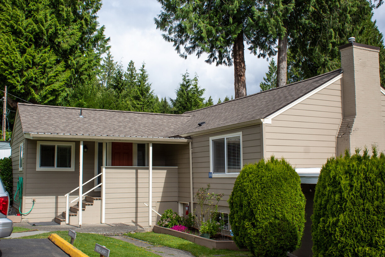 Primary Photo - 318 W Lake Samish Dr