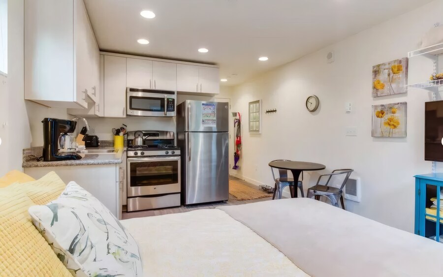 Building Photo - 1609 S Weller St