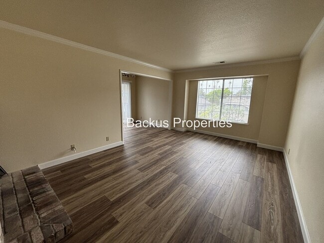 Building Photo - Very nice upstairs two bedroom condo in We...