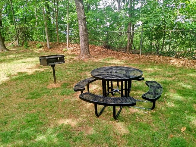 Foto del edificio - 600 Reusens Rd