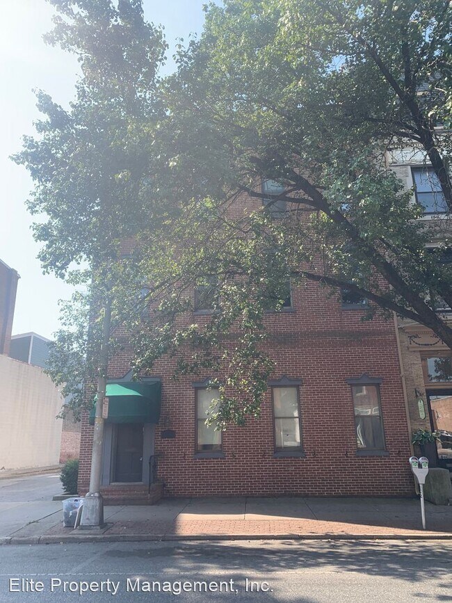 Building Photo - 4 br, 2 bath House - 252 W. Market St., Un...