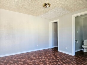 Building Photo - 5008 Ave S