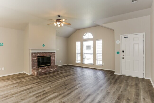 Foto del edificio - 1402 Gray Dawn Dr