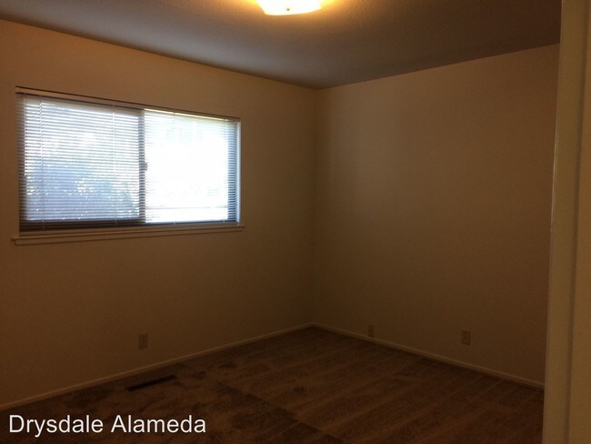 Building Photo - 514 Flower Ln